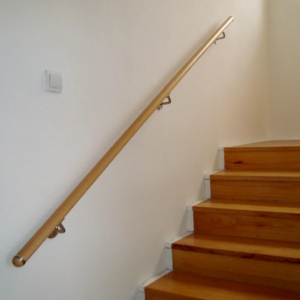 Main courante bois fixation contre un mur